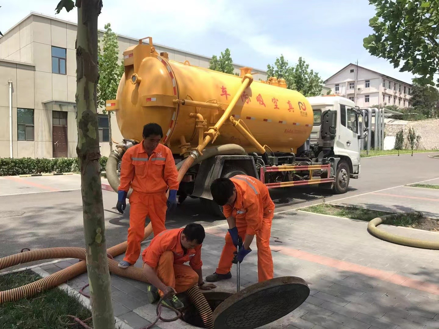 眉山化粪池清理与5-8吨吸粪车施工效率分析